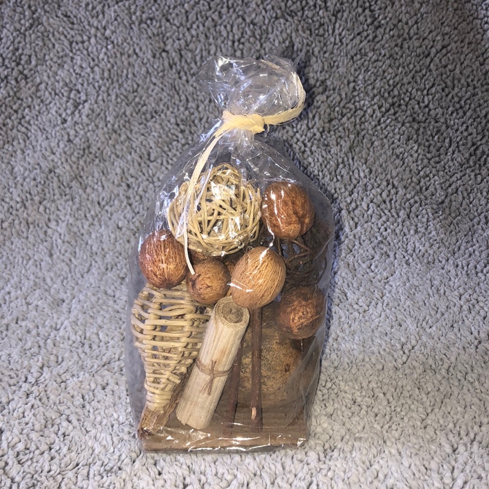 New Decorative Potpourri - Bowl or Vase Fillers
